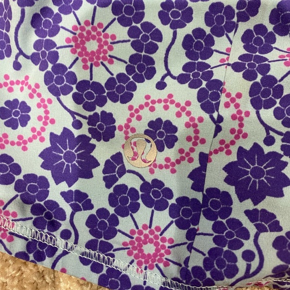 Lululemon Breeze-By shorts size 4, purple - Picture 4 of 4
